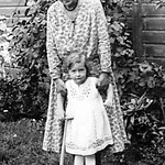 Jenny met kleindochter Reni, 1933