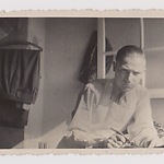 Henri Moscou (8) - in zijn atelier aan de Meerhuizenstraat in Amsterdam, juli 1940.jpg