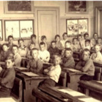 Een schoolklas met Salomon Gazan.