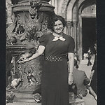 Caroline Josephine Sophie Simons op het San Marco Plein in Venetië, ca. 1939