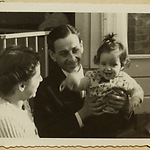 Mirjam met haar ouders Herbert en Bettina Lewkowicz.