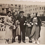 Philip Pijpeman, zijn dochters Mietje, Saar en Josephina en echtgenote Klaartje