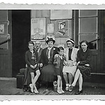 van rechts naar links Roza van Rein, Annie Harschel-Ketellapper, Liesje Harschel, Coba Harschel-Wolf, Sem Harschel en Koosje Harschel één van de laatste foto's.