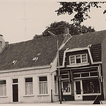 Lieve Vrouweplein 11(links) en 12 (rechts) in 1962 Reg. Arch.25877.jpg
