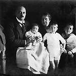 Otto en Sarah Stephanie Rosenbaum met de kinderen Gerda, Heinz en Herbert (1921)