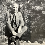 Josef Daniel, 1940, in de tuin Julianalaan 207 Den Bilt